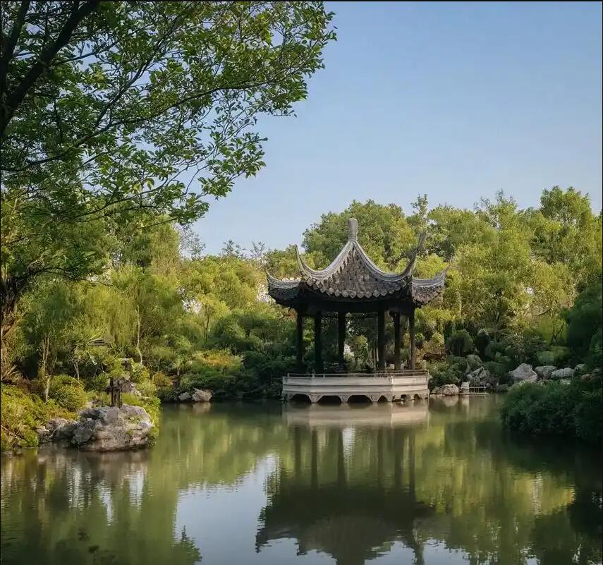 漳州龙文雨珍餐饮有限公司